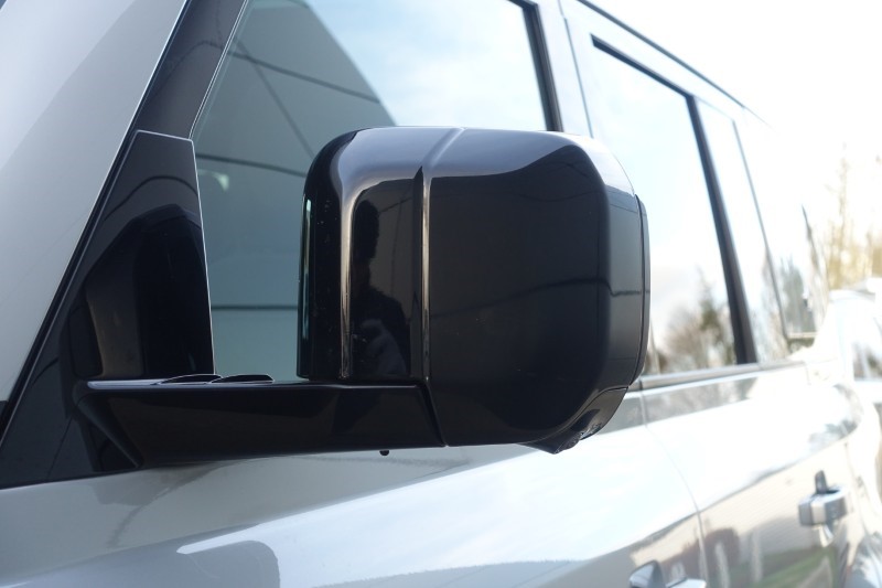 2024 (24) LAND ROVER DEFENDER 3.0 D300 X-Dynamic SE 110 5dr Auto 5117479