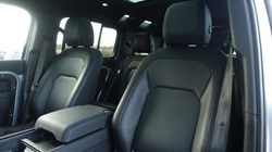 2024 (24) LAND ROVER DEFENDER 3.0 D300 X-Dynamic SE 110 5dr Auto 5117511