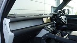 2024 (24) LAND ROVER DEFENDER 3.0 D300 X-Dynamic SE 110 5dr Auto 5117509
