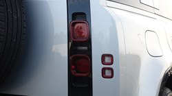 2024 (24) LAND ROVER DEFENDER 3.0 D300 X-Dynamic SE 110 5dr Auto 5117473