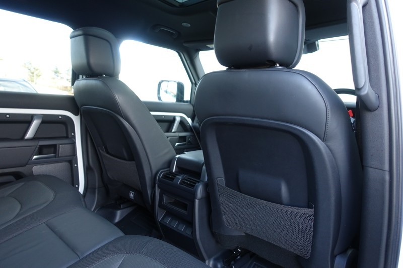 2022 (72) LAND ROVER DEFENDER 3.0 D300 X-Dynamic HSE 110 5dr Auto 5179154