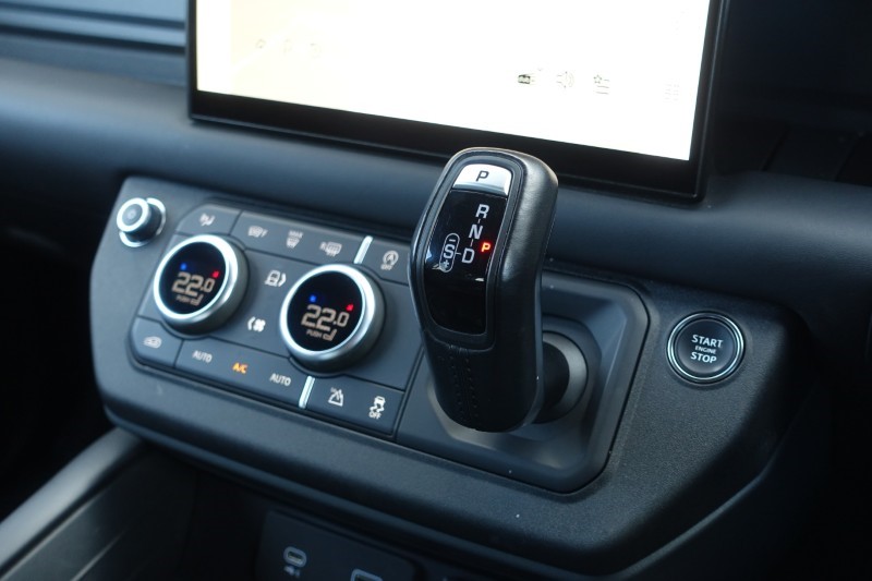 2022 (72) LAND ROVER DEFENDER 3.0 D300 X-Dynamic HSE 110 5dr Auto 5179114