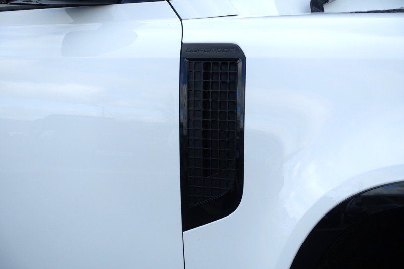 2022 (72) LAND ROVER DEFENDER 3.0 D300 X-Dynamic HSE 110 5dr Auto 5179121