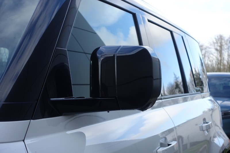 2022 (72) LAND ROVER DEFENDER 3.0 D300 X-Dynamic HSE 110 5dr Auto 5179132