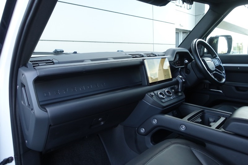 2022 (72) LAND ROVER DEFENDER 3.0 D300 X-Dynamic HSE 110 5dr Auto 5179161