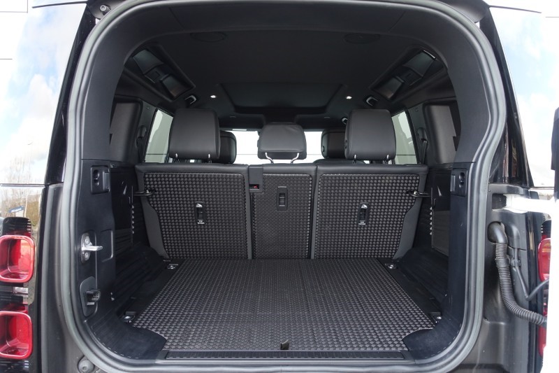 2022 (72) LAND ROVER DEFENDER 3.0 D300 X-Dynamic HSE 110 5dr Auto 5179111