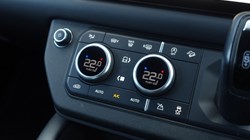 2022 (72) LAND ROVER DEFENDER 3.0 D300 X-Dynamic HSE 110 5dr Auto 5179143