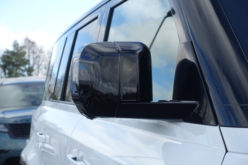 2022 (72) LAND ROVER DEFENDER 3.0 D300 X-Dynamic HSE 110 5dr Auto 5179124