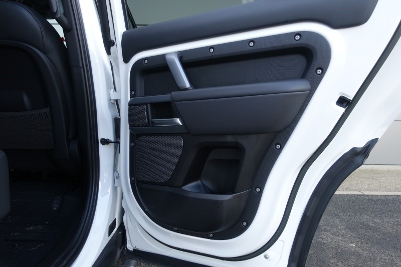 2022 (72) LAND ROVER DEFENDER 3.0 D300 X-Dynamic HSE 110 5dr Auto 5179153