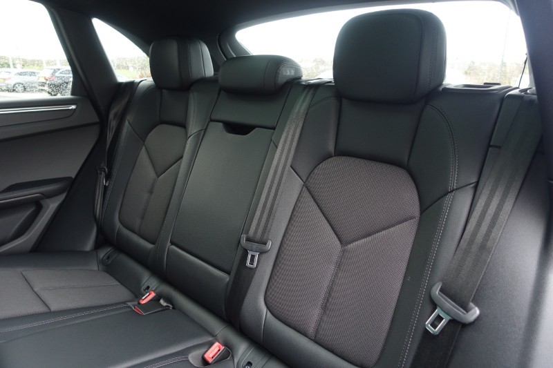 2022 (22) PORSCHE MACAN 5dr PDK 5124659