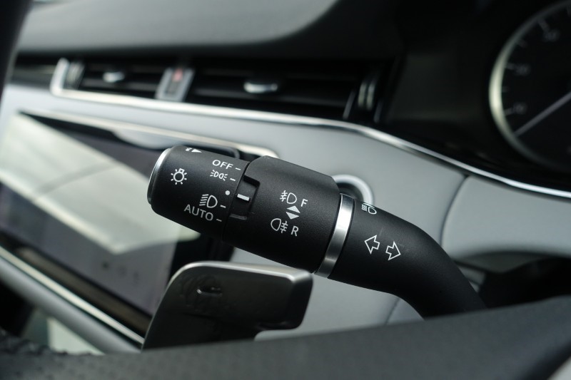 2022 (72) LAND ROVER RANGE ROVER EVOQUE 1.5 P300e R-Dynamic SE 5dr Auto 5117137