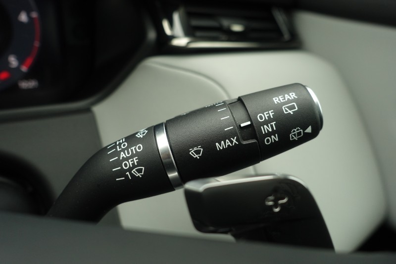 2024 (24) LAND ROVER RANGE ROVER VELAR 2.0 D200 MHEV Dynamic SE 5dr Auto 5195895