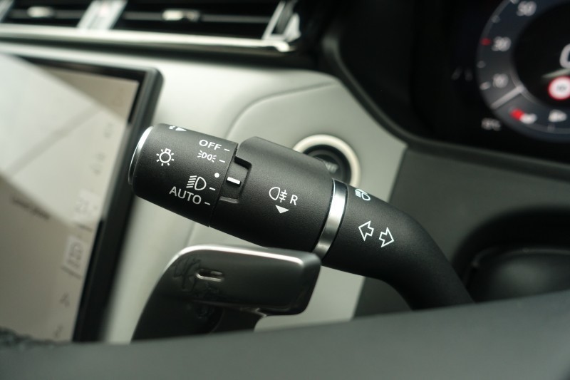 2024 (24) LAND ROVER RANGE ROVER VELAR 2.0 D200 MHEV Dynamic SE 5dr Auto 5195896