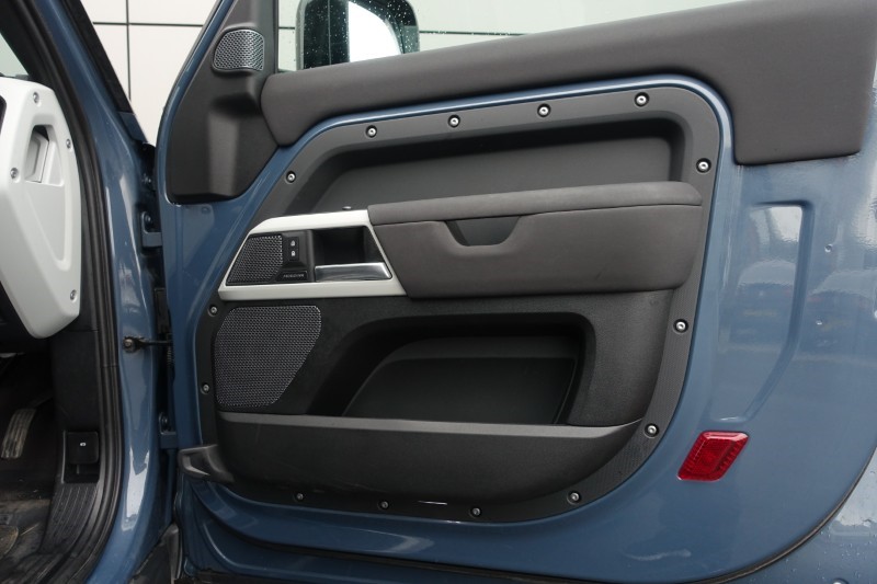 2022 (22) LAND ROVER DEFENDER 3.0 D250 X-Dynamic SE 90 3dr Auto 5256101