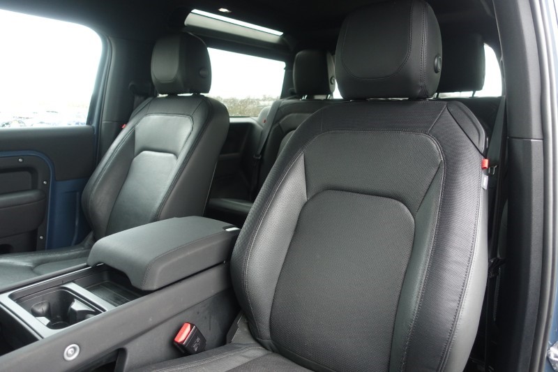 2022 (22) LAND ROVER DEFENDER 3.0 D250 X-Dynamic SE 90 3dr Auto 5256106