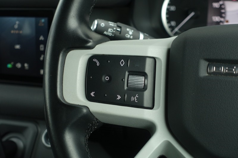 2022 (22) LAND ROVER DEFENDER 3.0 D250 X-Dynamic SE 90 3dr Auto 5256091