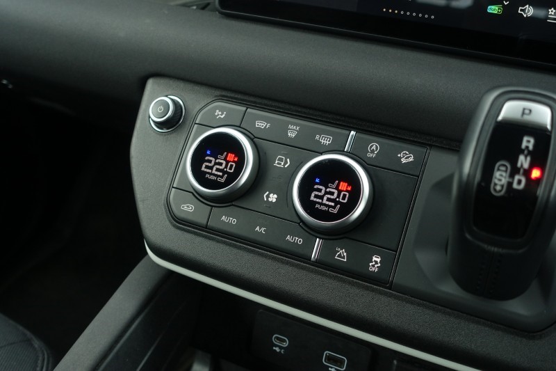 2022 (22) LAND ROVER DEFENDER 3.0 D250 X-Dynamic SE 90 3dr Auto 5256097