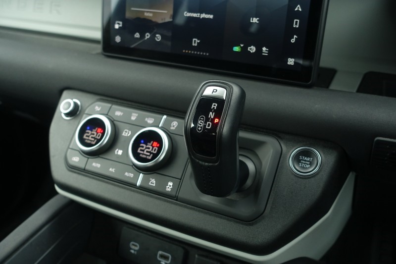 2022 (22) LAND ROVER DEFENDER 3.0 D250 X-Dynamic SE 90 3dr Auto 5256065