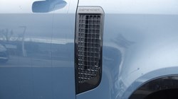 2022 (22) LAND ROVER DEFENDER 3.0 D250 X-Dynamic SE 90 3dr Auto 5256072