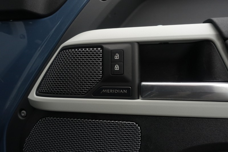 2022 (22) LAND ROVER DEFENDER 3.0 D250 X-Dynamic SE 90 3dr Auto 5256102