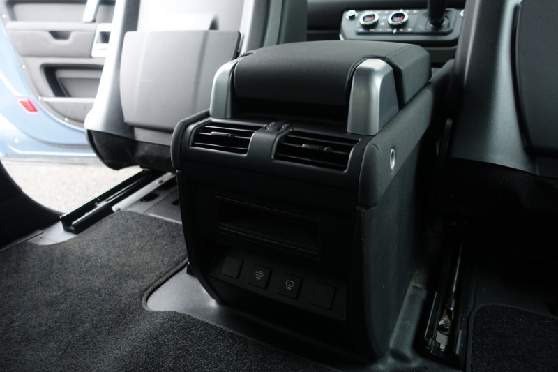 2022 (22) LAND ROVER DEFENDER 3.0 D250 X-Dynamic SE 90 3dr Auto 5256070