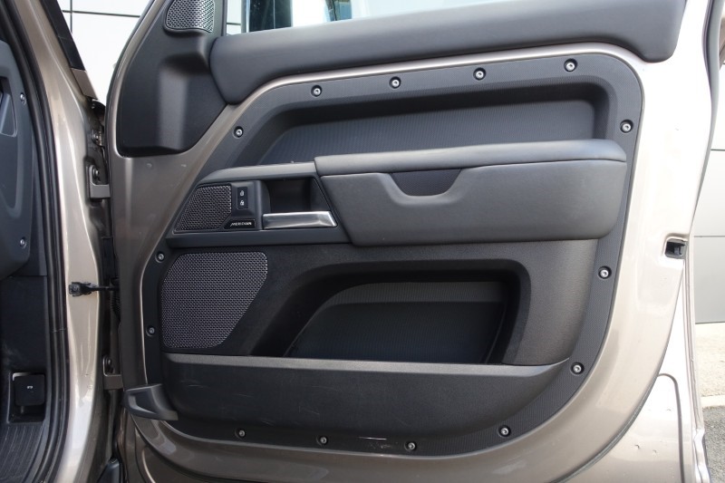 2023 (23) LAND ROVER DEFENDER 3.0 D300 X-Dynamic HSE 110 5dr Auto 5318964