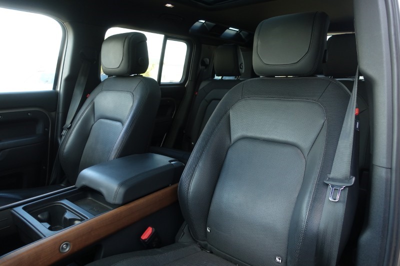 2023 (23) LAND ROVER DEFENDER 3.0 D300 X-Dynamic HSE 110 5dr Auto 5318977