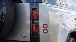 2023 (23) LAND ROVER DEFENDER 3.0 D300 X-Dynamic HSE 110 5dr Auto 5318933