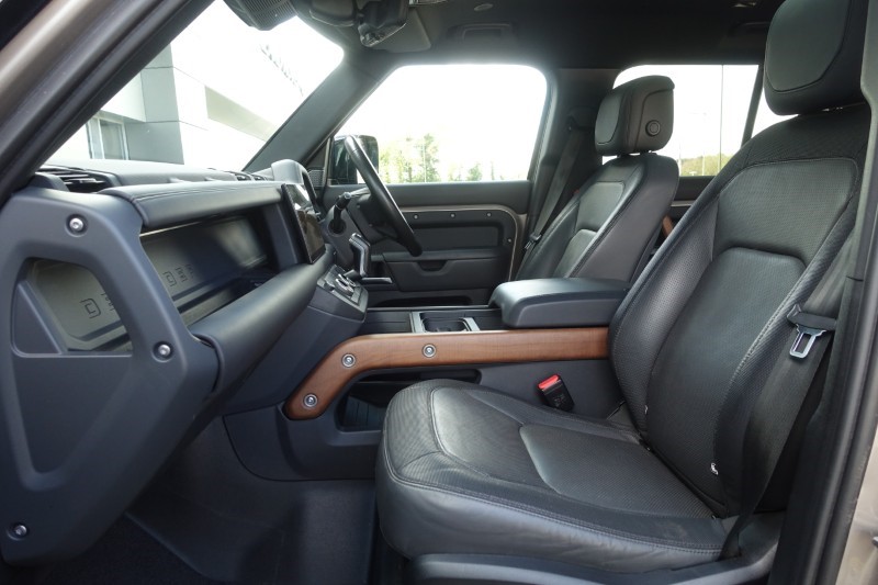 2023 (23) LAND ROVER DEFENDER 3.0 D300 X-Dynamic HSE 110 5dr Auto 5318912