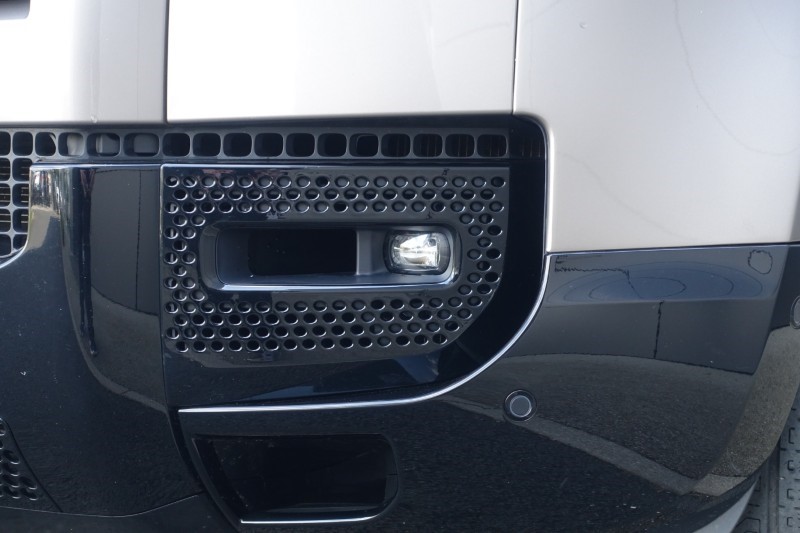 2023 (23) LAND ROVER DEFENDER 3.0 D300 X-Dynamic HSE 110 5dr Auto 5318939