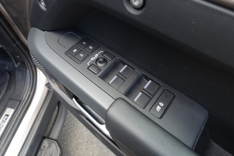 2023 (23) LAND ROVER DEFENDER 3.0 D300 X-Dynamic HSE 110 5dr Auto 5318966