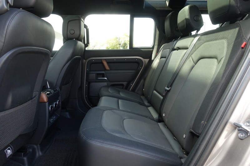 2023 (23) LAND ROVER DEFENDER 3.0 D300 X-Dynamic HSE 110 5dr Auto 5318913