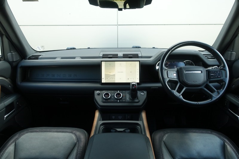 2023 (23) LAND ROVER DEFENDER 3.0 D300 X-Dynamic HSE 110 5dr Auto 5318918