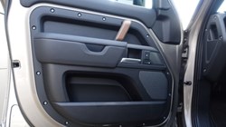 2023 (23) LAND ROVER DEFENDER 3.0 D300 X-Dynamic HSE 110 5dr Auto 5318973