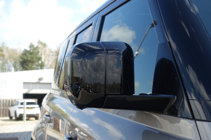 2023 (23) LAND ROVER DEFENDER 3.0 D300 X-Dynamic HSE 110 5dr Auto 5318929