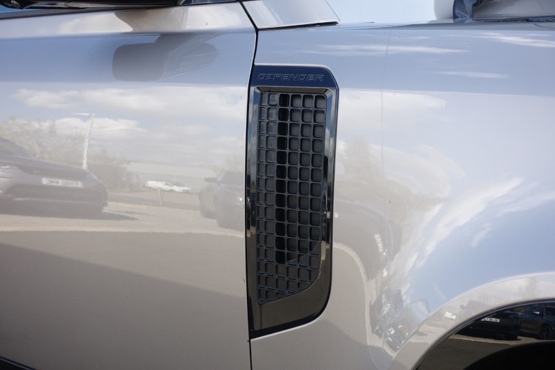 2023 (23) LAND ROVER DEFENDER 3.0 D300 X-Dynamic HSE 110 5dr Auto 5318927