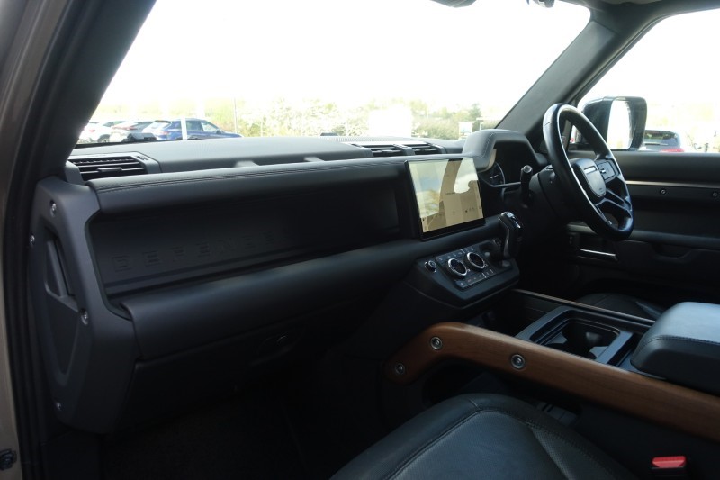 2023 (23) LAND ROVER DEFENDER 3.0 D300 X-Dynamic HSE 110 5dr Auto 5318974