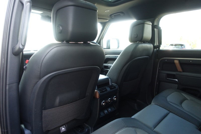 2023 (23) LAND ROVER DEFENDER 3.0 D300 X-Dynamic HSE 110 5dr Auto 5318971