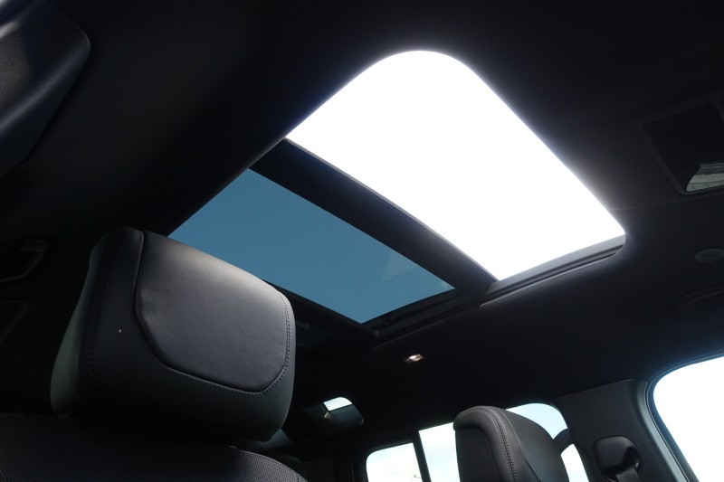 2023 (23) LAND ROVER DEFENDER 3.0 D300 X-Dynamic HSE 110 5dr Auto 5318962