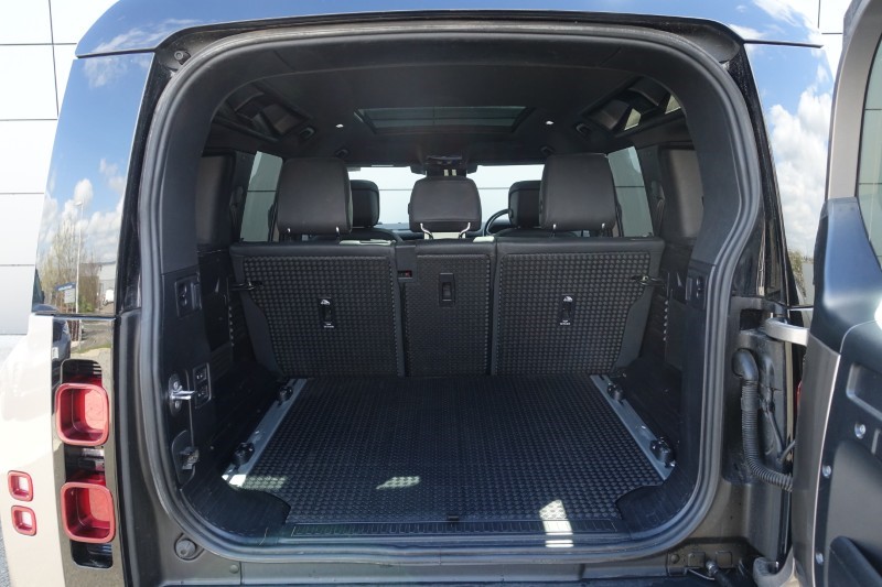 2023 (23) LAND ROVER DEFENDER 3.0 D300 X-Dynamic HSE 110 5dr Auto 5318919