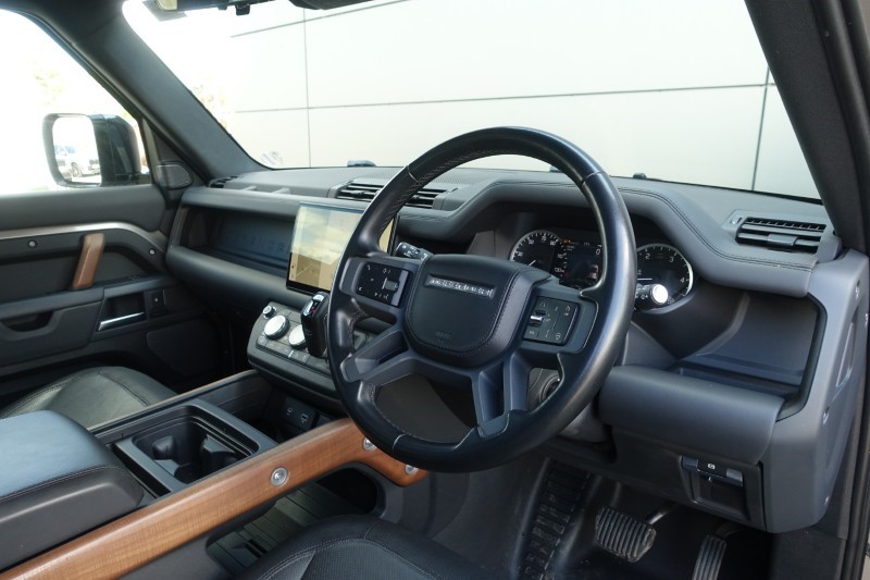 2023 (23) LAND ROVER DEFENDER 3.0 D300 X-Dynamic HSE 110 5dr Auto 5318959