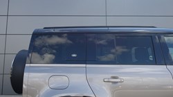 2023 (23) LAND ROVER DEFENDER 3.0 D300 X-Dynamic HSE 110 5dr Auto 5318930