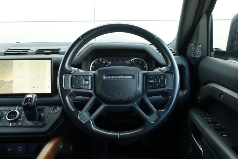 2023 (23) LAND ROVER DEFENDER 3.0 D300 X-Dynamic HSE 110 5dr Auto 5318922