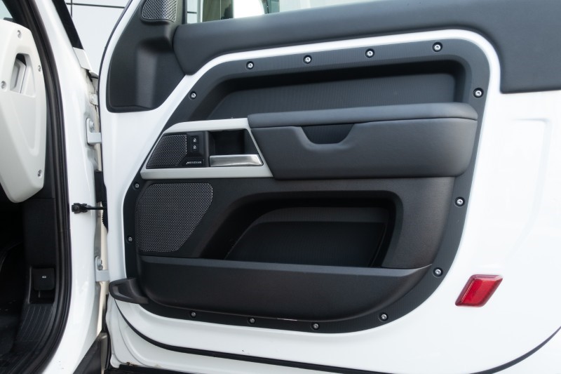 2023 (73) LAND ROVER DEFENDER 3.0 D250 X-Dynamic HSE 90 3dr Auto 5124087