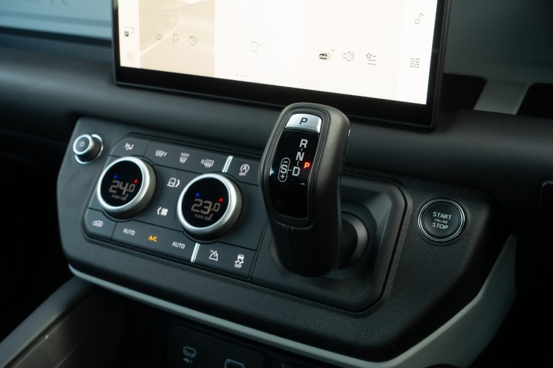 2023 (73) LAND ROVER DEFENDER 3.0 D250 X-Dynamic HSE 90 3dr Auto 5124048