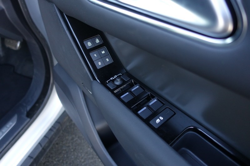 2023 (73) LAND ROVER RANGE ROVER VELAR 2.0 D200 MHEV Dynamic SE 5dr Auto 5255048