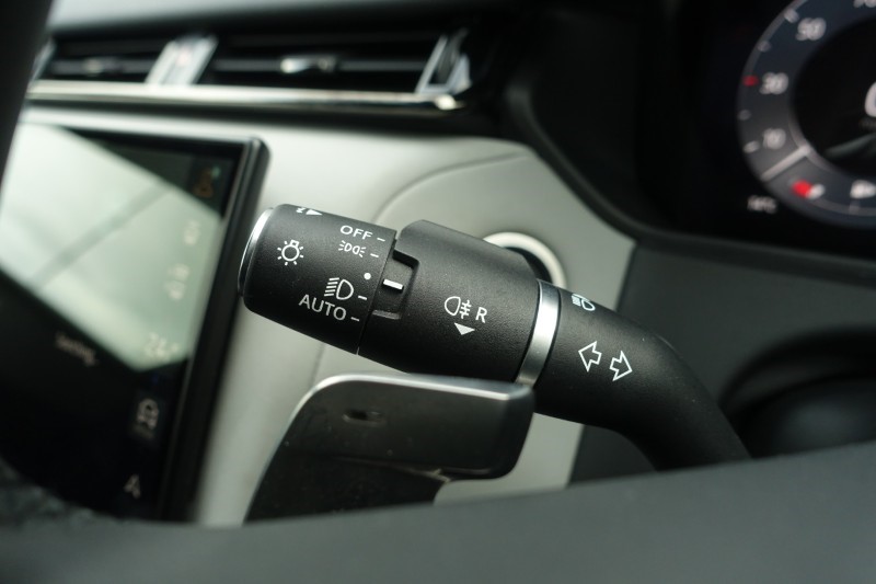 2023 (73) LAND ROVER RANGE ROVER VELAR 2.0 D200 MHEV Dynamic SE 5dr Auto 5248779