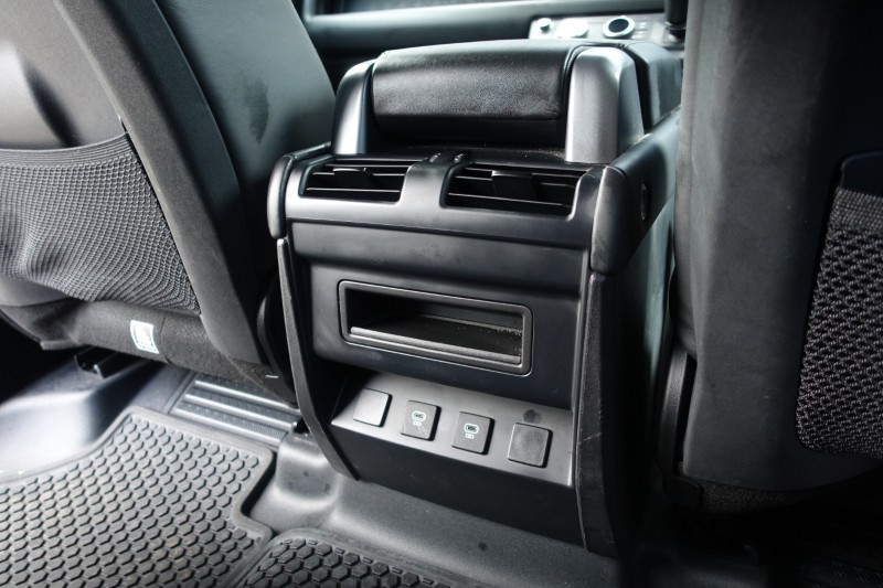 2024 (24) LAND ROVER DEFENDER 3.0 D300 X-Dynamic HSE 110 5dr Auto 5135407