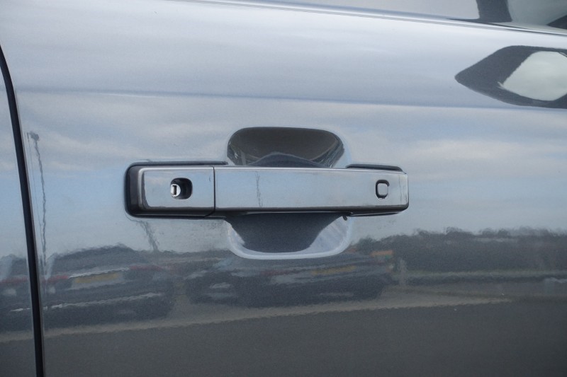 2024 (24) LAND ROVER DEFENDER 3.0 D300 X-Dynamic HSE 110 5dr Auto 5135413