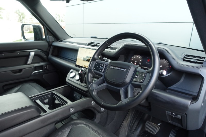 2024 (24) LAND ROVER DEFENDER 3.0 D300 X-Dynamic HSE 110 5dr Auto 5135435